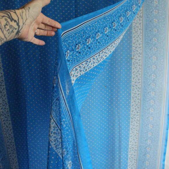 Vintage 1990s Indian Sari, Authentic Sky Blue Chiffon with a Floral Print Saree, - Picture 9 of 10